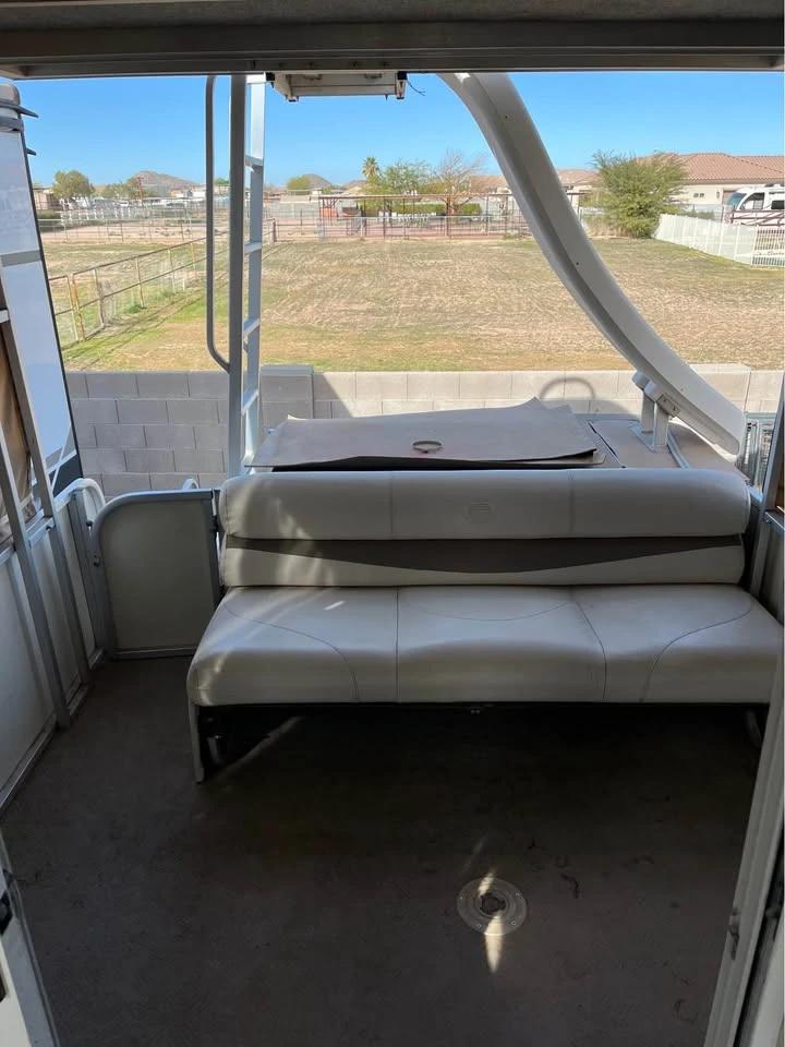 2007 32 Foot Tracker Party Barge Pontoon House Boat Sun Tracker Party Cruiser 32 I/O