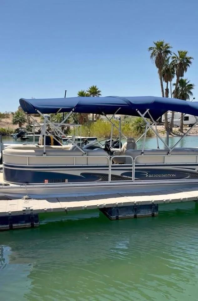 2009 Bennington tri toon boat 2275RL3