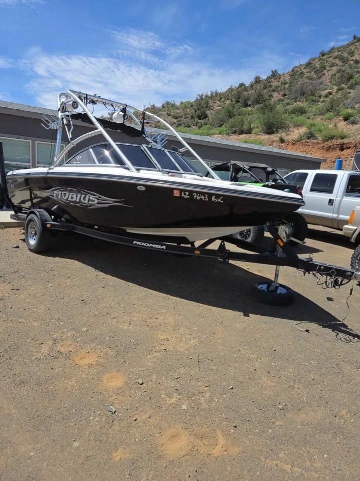 2006 MasterCraft X-1 wake boat