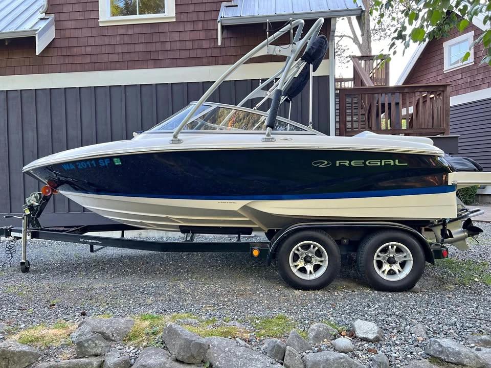 2012 Regal 19' Volvo: 180 hours 1900 Bowrider
