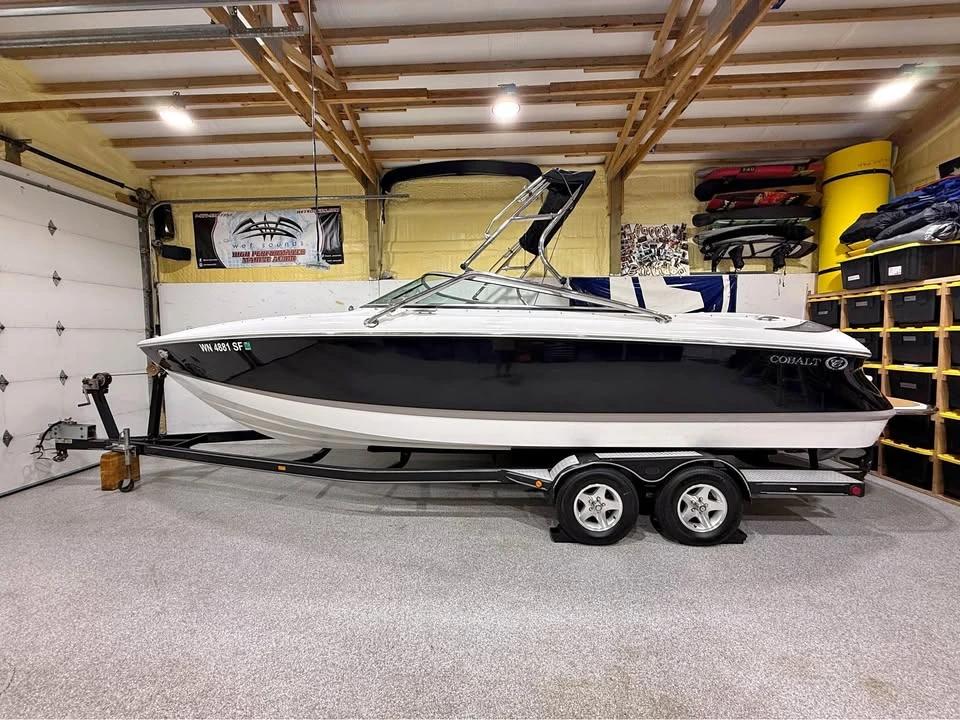 2005 Cobalt 250 open bow