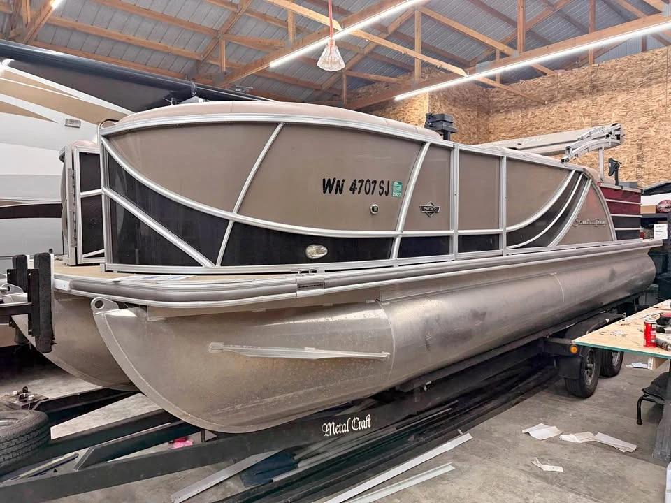 2016 southbay pontoon boat S217CR