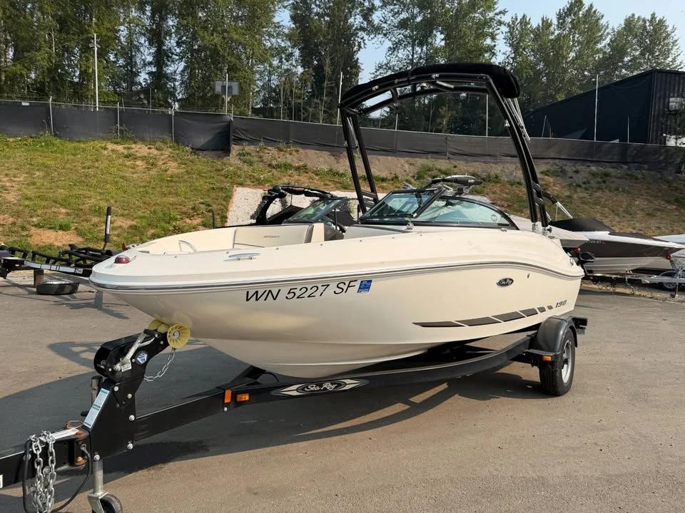 2015 SEA RAY 190 sport