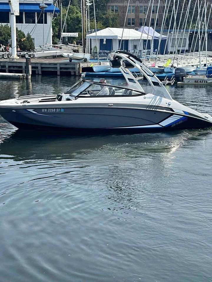 2019 Yamaha 212x wake boat