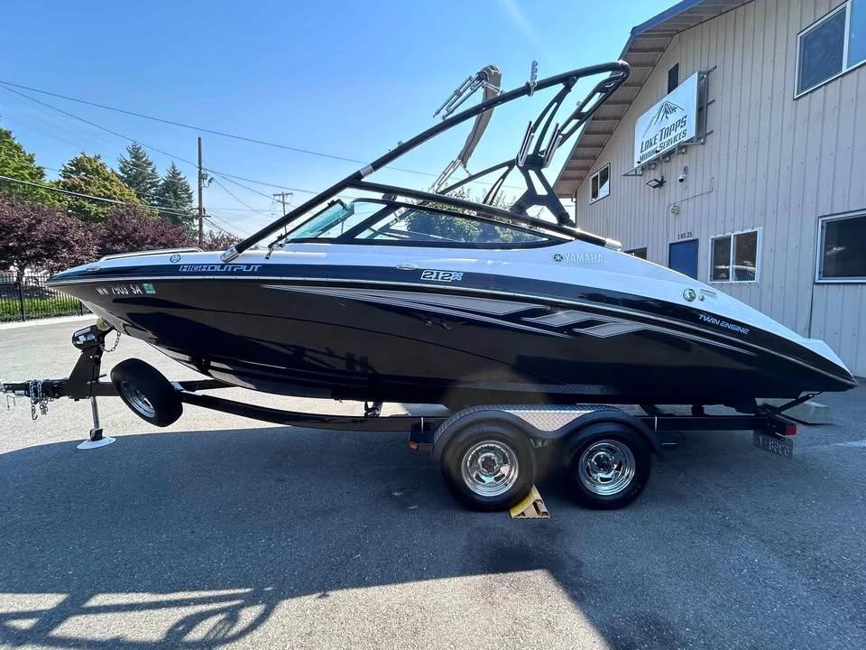 2013 yamaha 212X boat