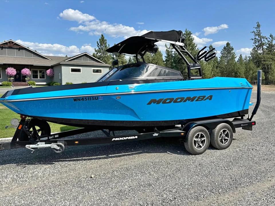 2018 Moomba Helix Surf Boat