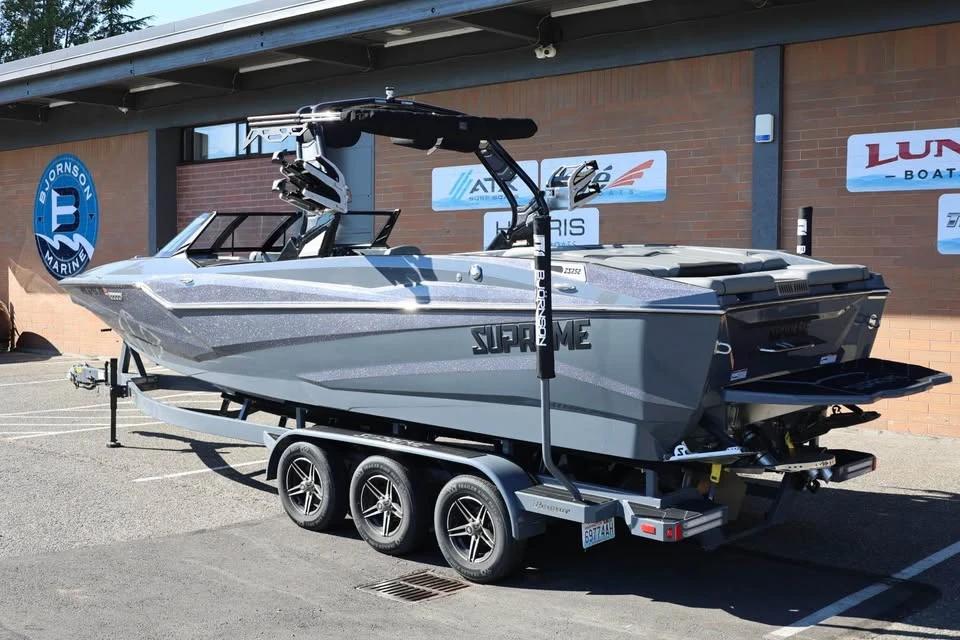 2022 Supreme zs252