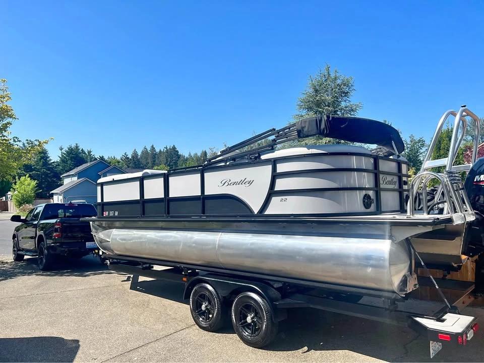 2022 Bentley navigator 223 pontoon w trailer 150 merc Navigator 223