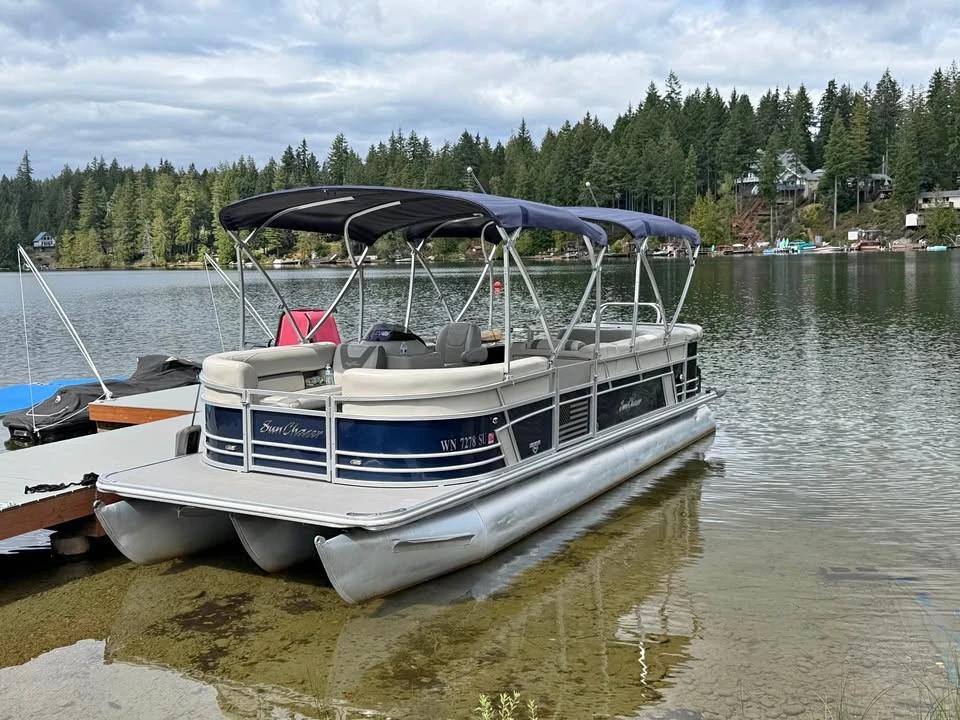 2020 24ft tri-toon w/ Yamaha 115 F115XB