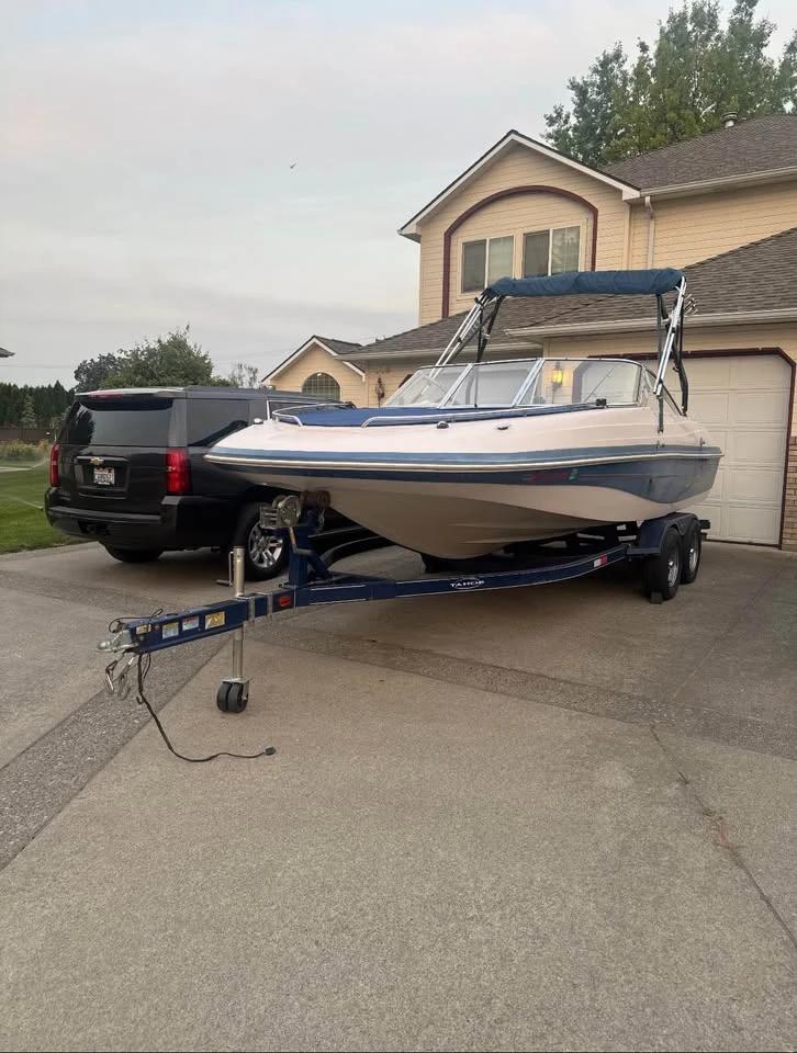 2004 Tahoe Ski Boat