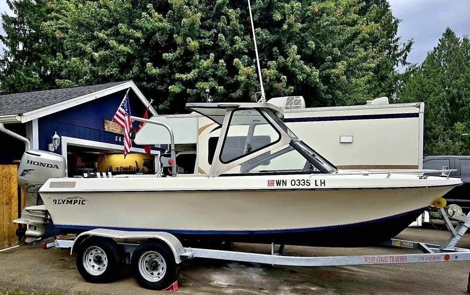1998 Olympic Fishing Boat with Honda 130 Outboard Motor Olympic 18