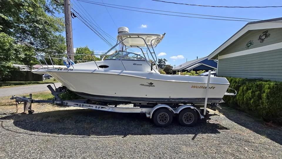 2004 Wellcraft Coastal Walkaround