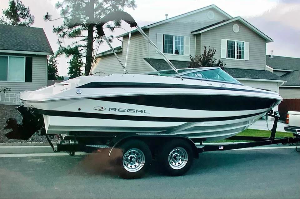 2004 Regal Open Bow Boat