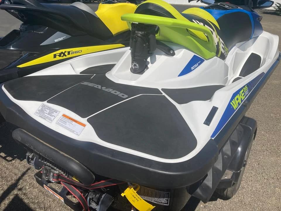 2016 2016 Seadoo 2 units and a trailer Sea-Doo Spark 2up