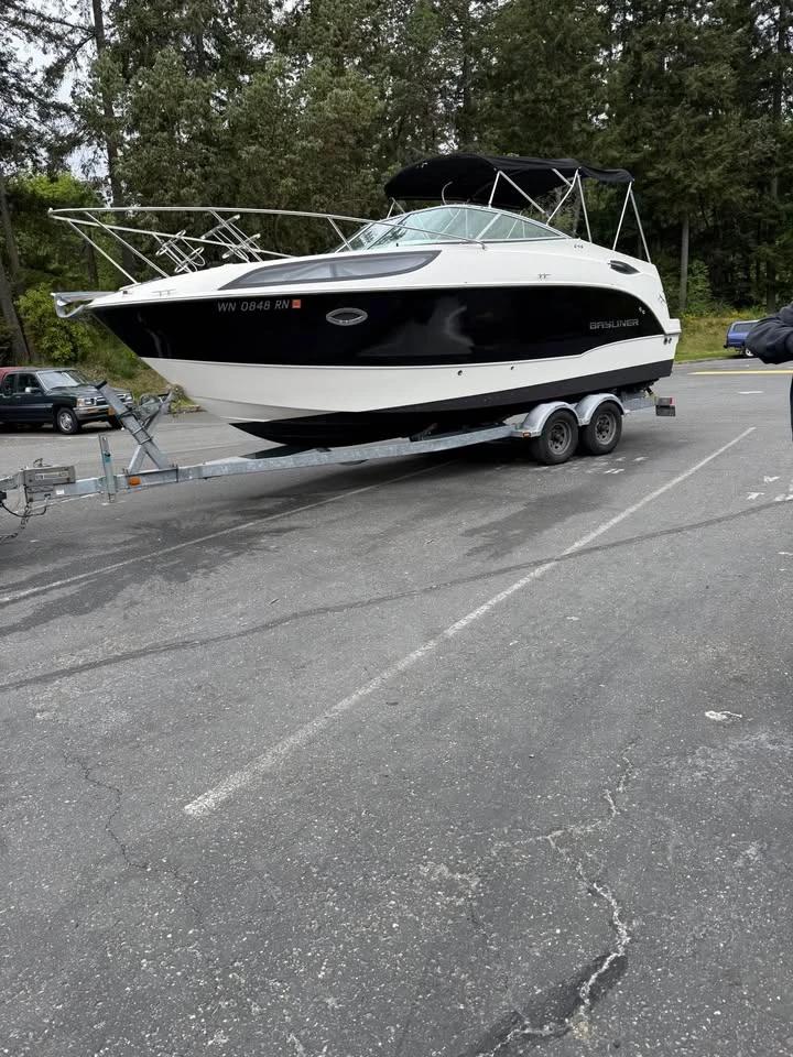 2009 24ft Bayliner cabin cruiser 09 Bayliner 245 SB