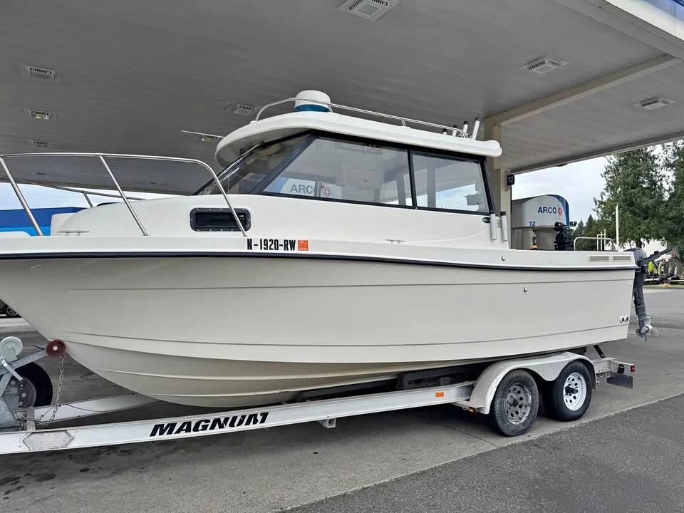2009 Trophy 2359 Hardtop