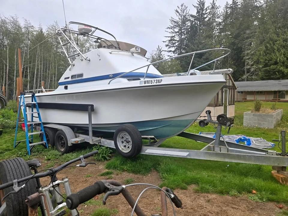 1988 Skip Jack 24 Fly Bridge
