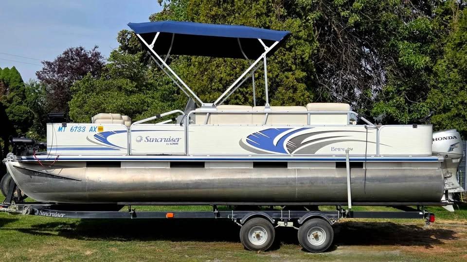 2006 Lowe Suncruiser 21 ft pontoon Trinidad TR220