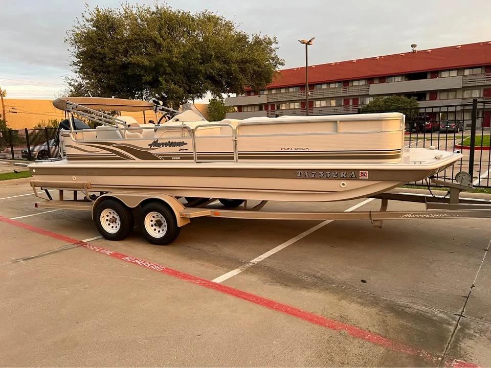 2001 Godfrey Hurricane Deck Boat Hurricane FunDeck 170 GS