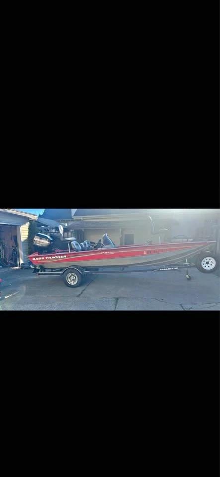 2005 Bass tracker 185 PT