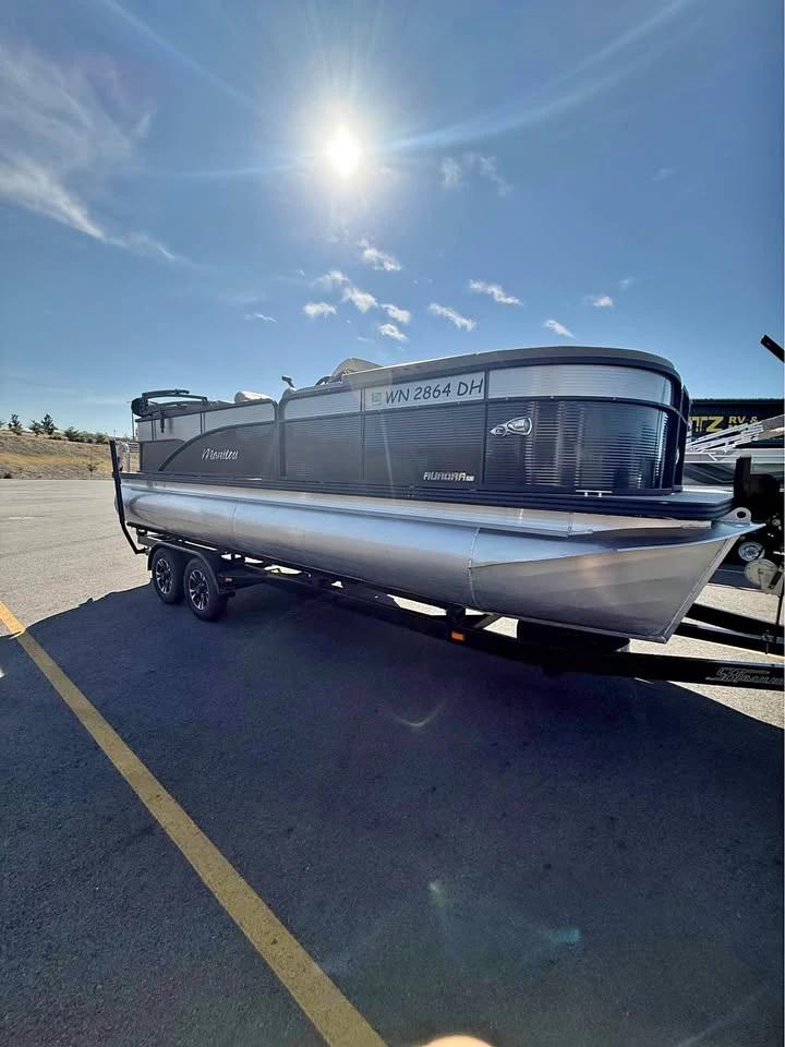 2022 Manitou aurora 220 pontoon boat Manitou Aurora LE 220
