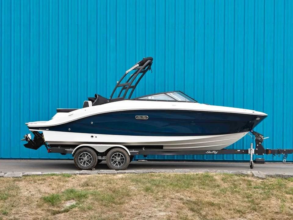 2025 SEA RAY 210 spx
