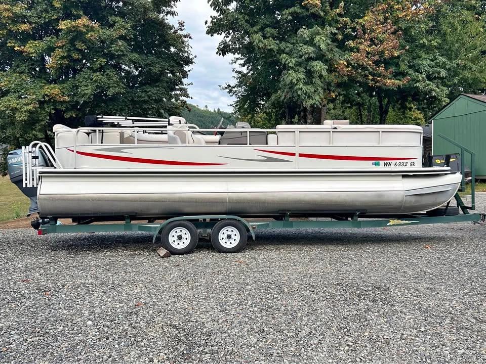 2004 Crestliner Pontoon Sport Classic