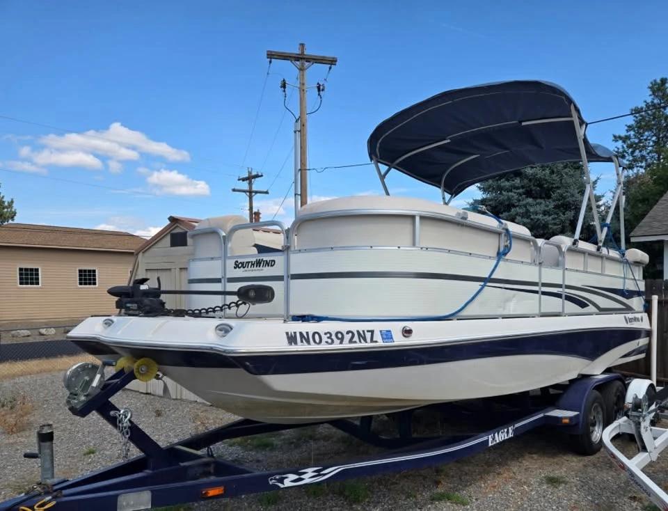 2008 SouthWind pontoon/deck boat 210SD