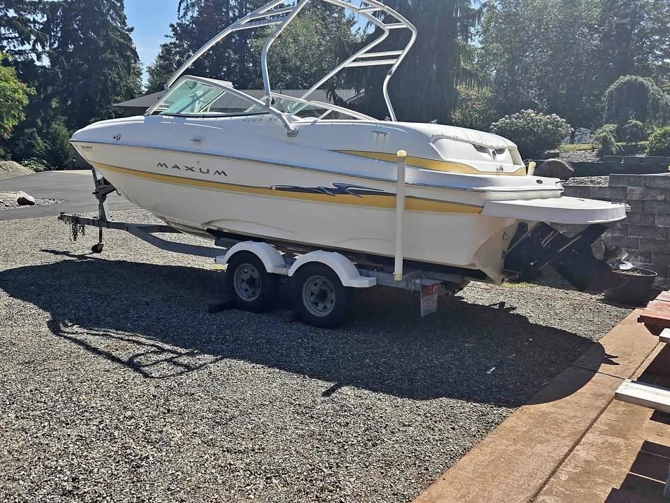 2001 Maxum SD Deck Boat