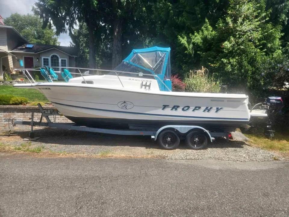 1998 Bayliner Trophy 2352 2352 Walkaround