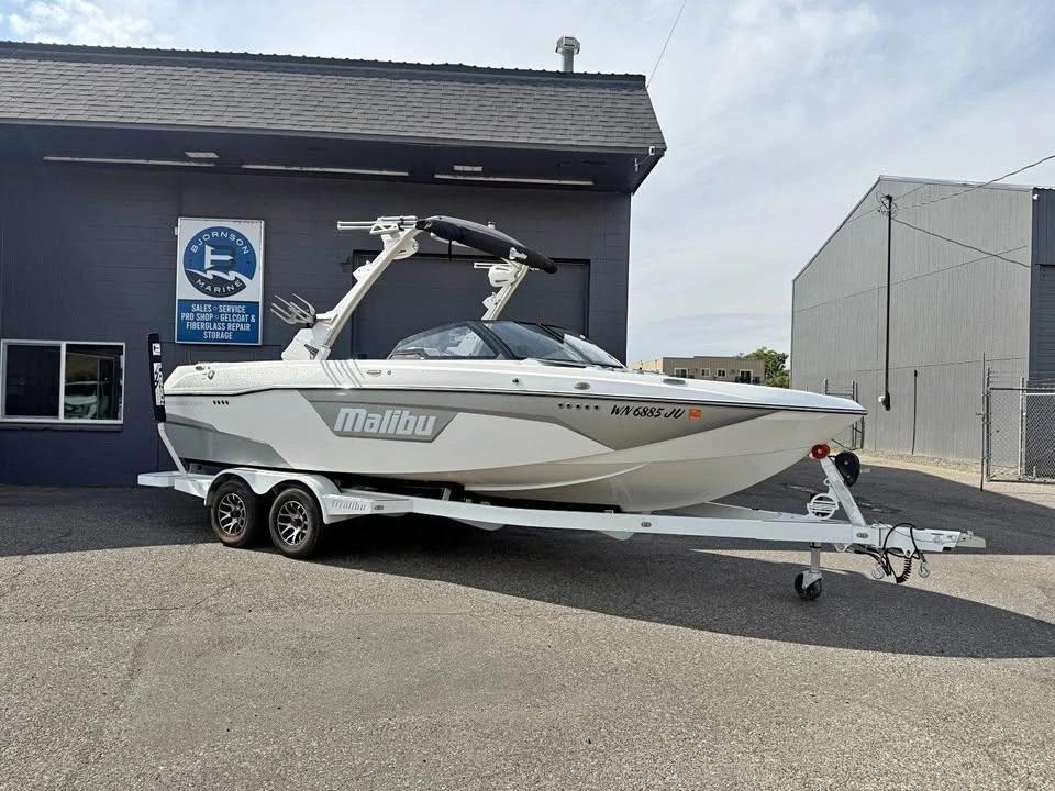 2022 Malibu Boats 23 lsv