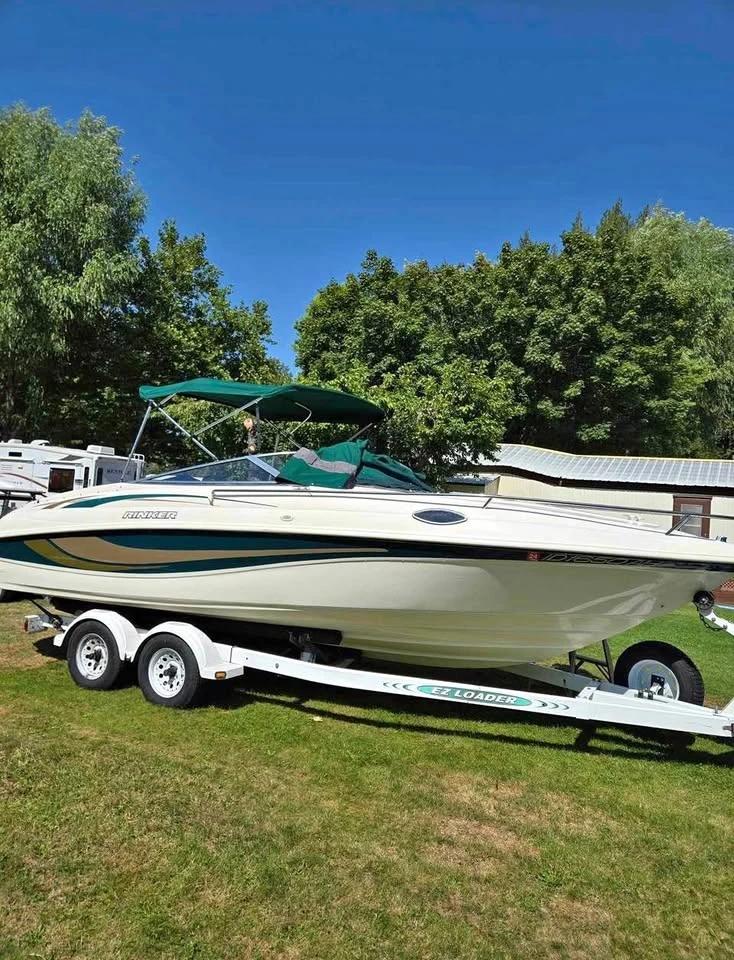 1997 Rinker 232 Captiva