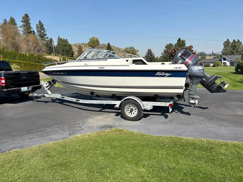 1990 19' Livingston Viking Boat 190 Viking