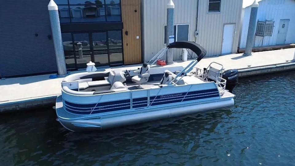 2026 Berkshire le 24 ultra lounger LE 24UL