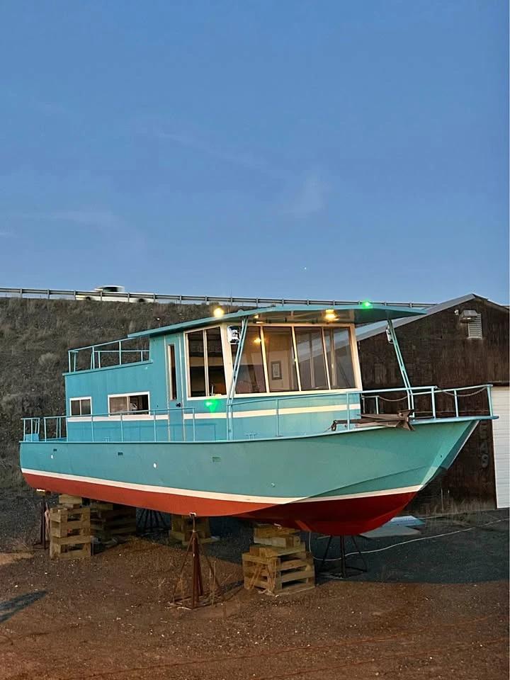 1968 37’ River Queen Houseboat River Queen 37