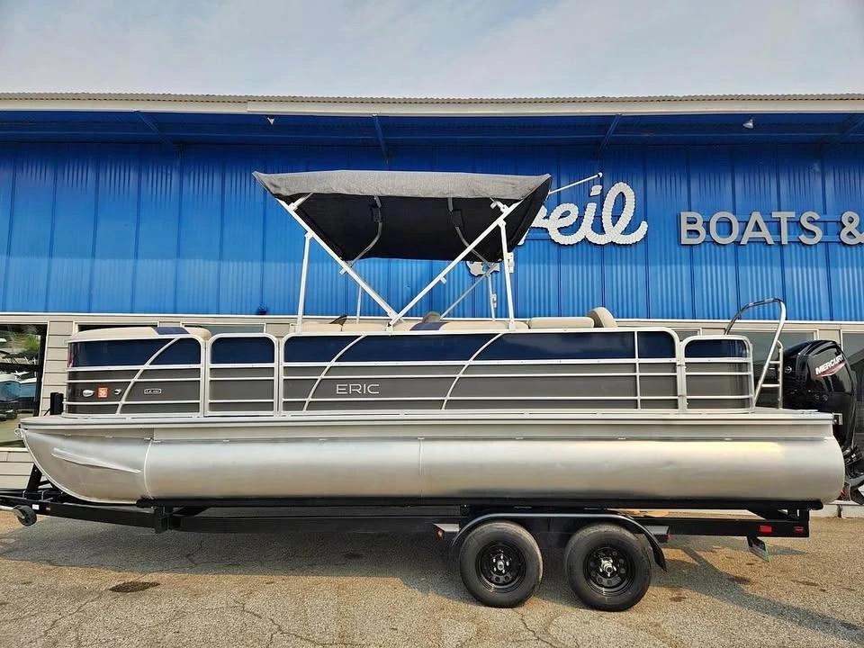 2021 Trifecta 25' fishing pontoon Trifecta 25
